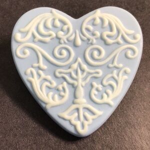 Wedgewood classic blue with white vintage collectible brooch Timeless classic